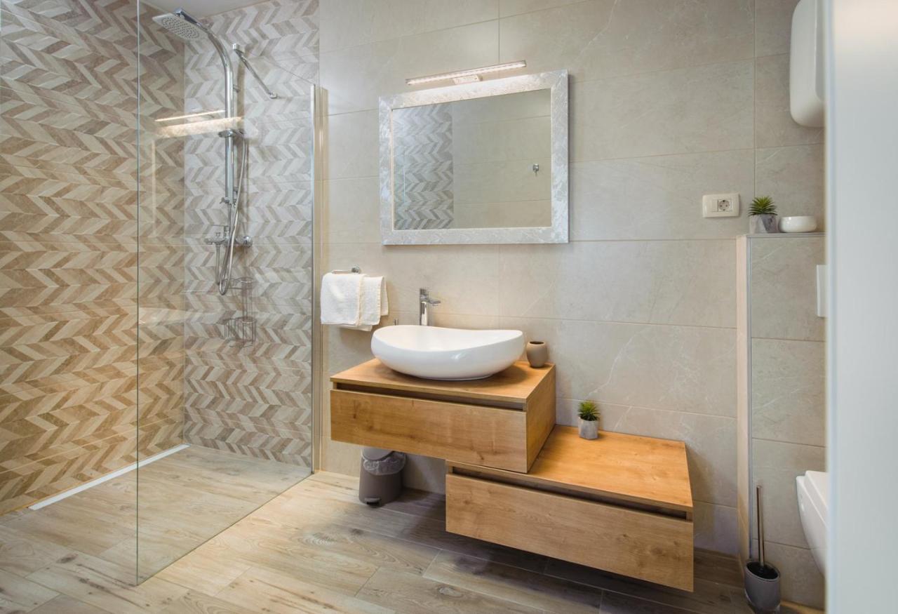 Villa Leona A Luxury Villa Near Makarska, Heated Pool Zivogosce Room photo